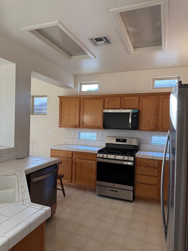 Building Photo - DEL WEBB 55+ Home For Rent!