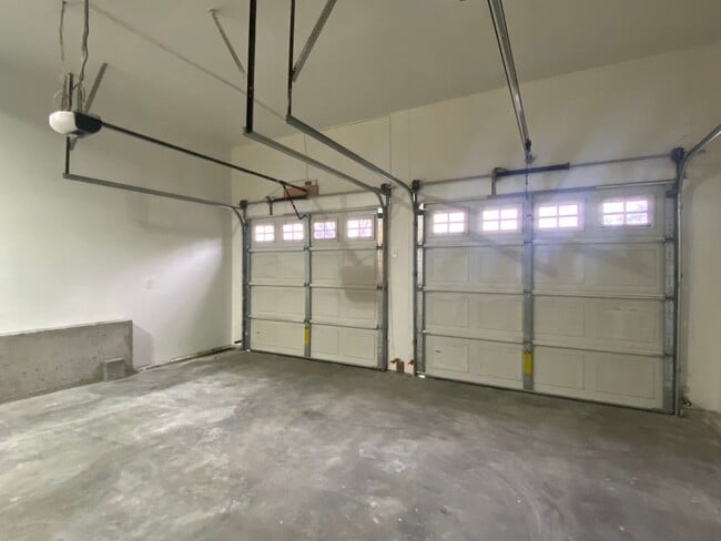 Building Photo - FULLY UPDATED Auburn home near Thomas Jefferson HS