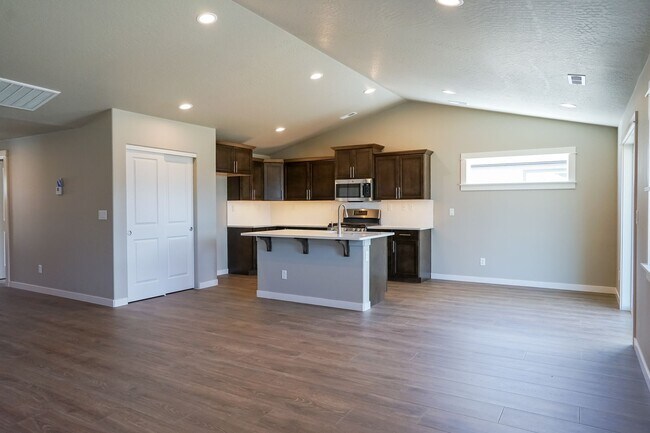 Building Photo - 3 Bedroom, 2 Bath Home  Built in 2022 - Po...
