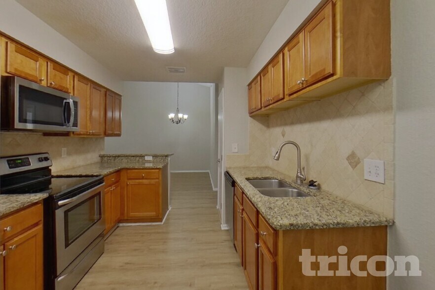 Building Photo - 7756 Sugar Bend Dr