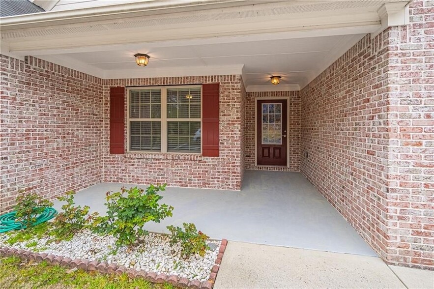 Building Photo - 5660 Crest Hill Dr NE