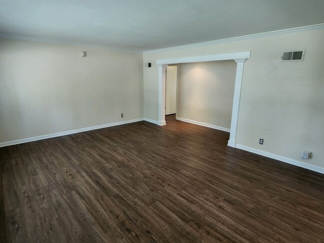Building Photo - 3 bedroom Tosa ranch