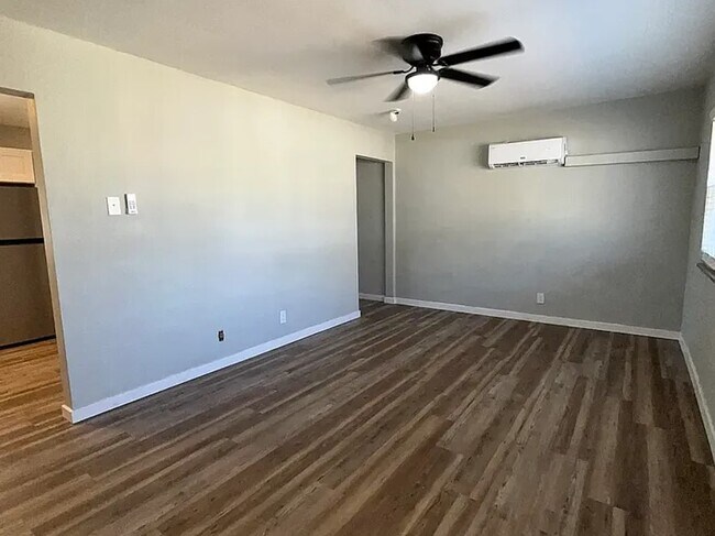 Building Photo - 3333 Lawn Ave