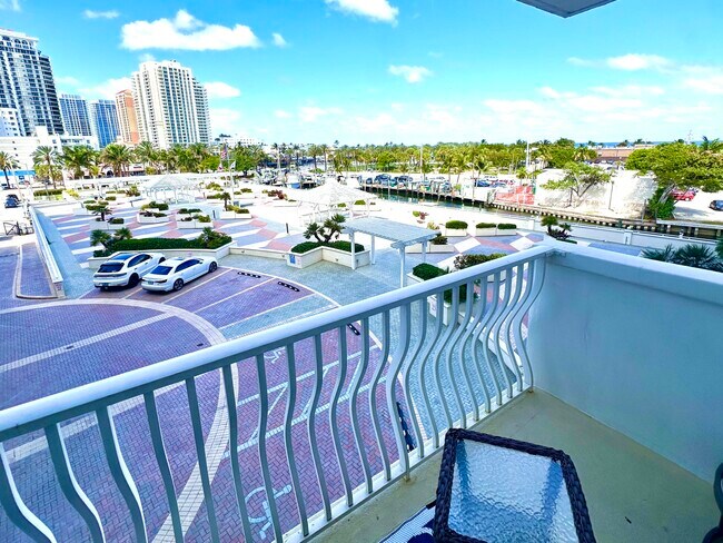 Building Photo - 1 Las Olas Cir