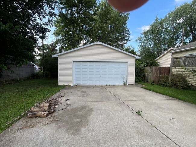 Building Photo - 1422 Potomac Ave