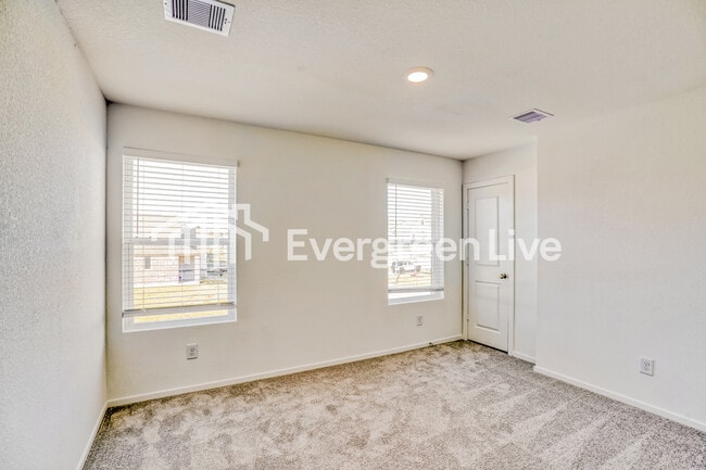 Building Photo - 11430 W Bluff Dr