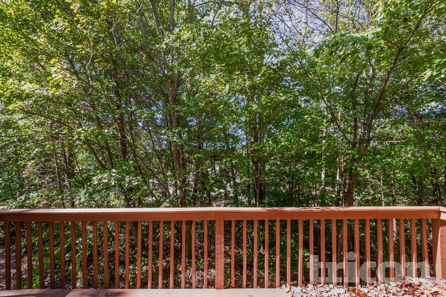 Building Photo - 1013 Chatsworth Ln