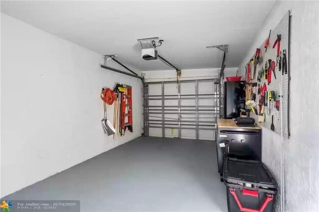 Building Photo - 9922 NW 65th Ct