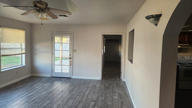 Building Photo - 2654 E Impala Ave