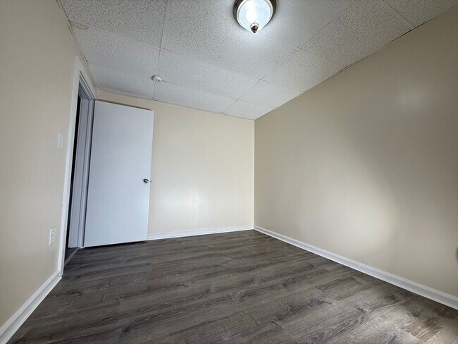 Building Photo - 227 White St