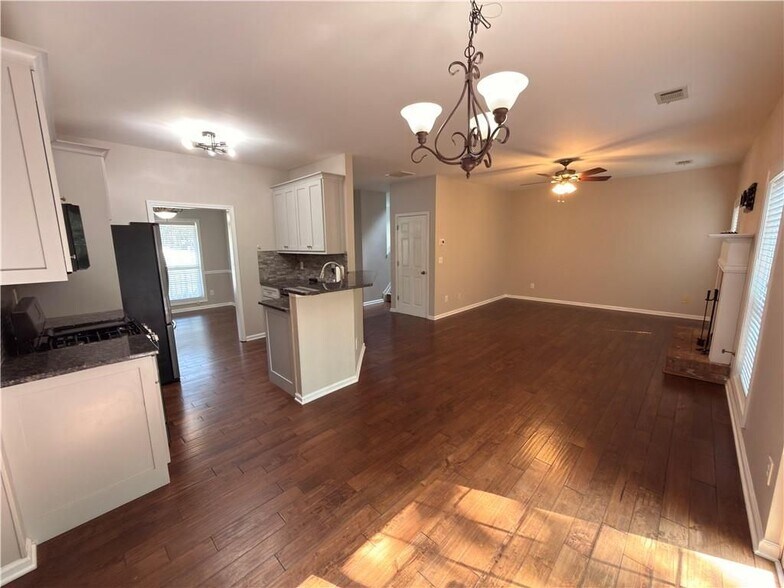 Building Photo - 5706 Amberside Ln NE