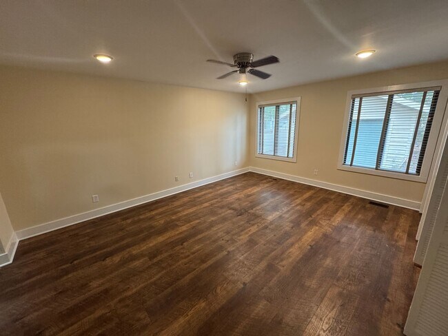 Building Photo - 3 Bedroom 3 Bath Beauty on Golf Course with Wet Bar and Storage Building