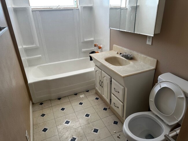Building Photo - Riverside Home For Rent- 3 bedrooms!