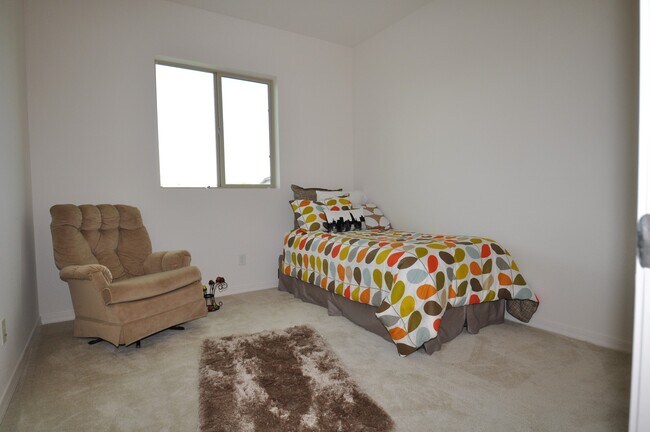 Building Photo - Stunning 5bed/3bath 2771 sq/ft Gilbert Home!