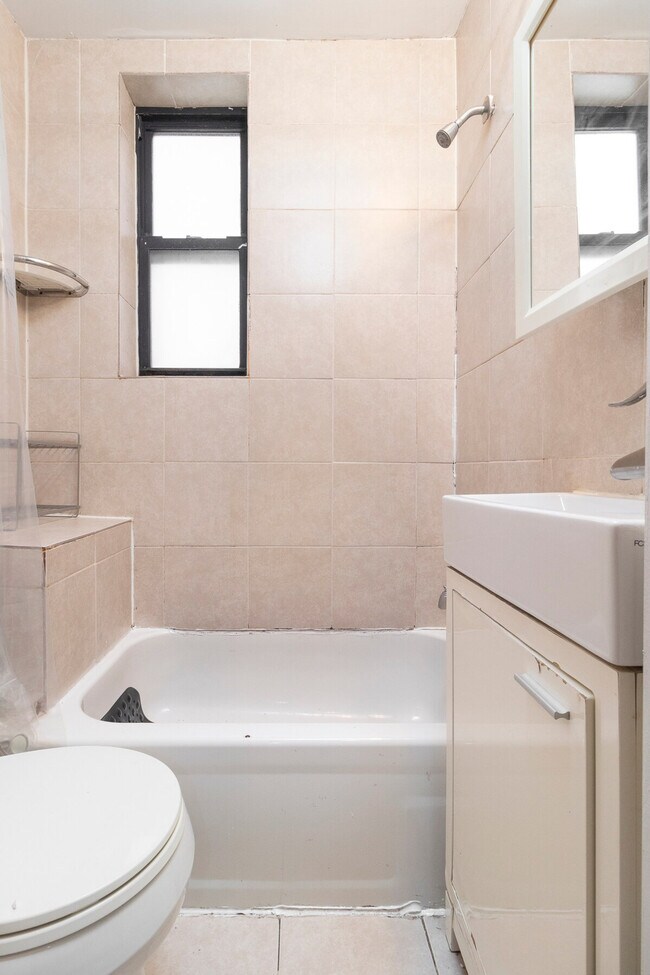 Building Photo - 316 E 96th St