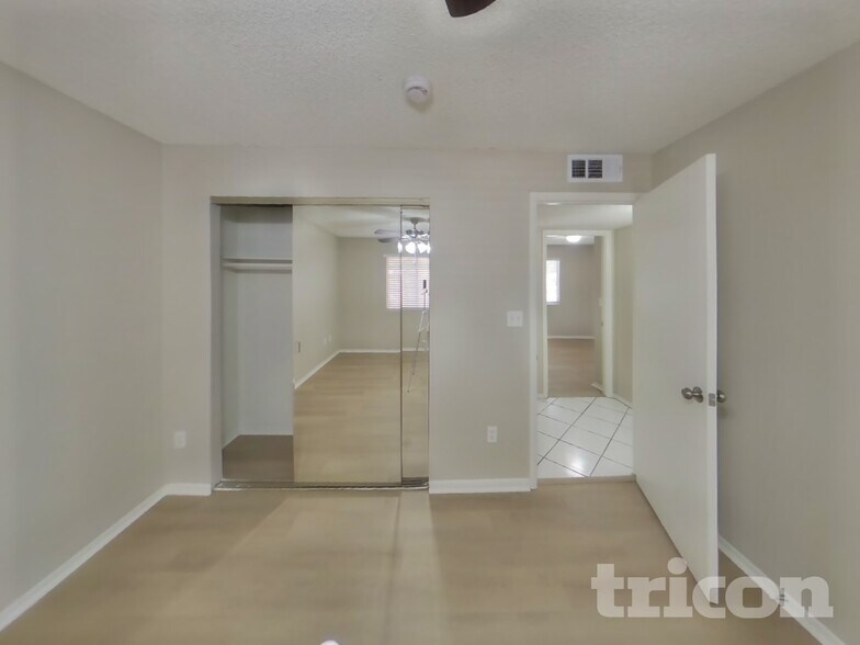 Building Photo - 7100 W Cheryl Dr