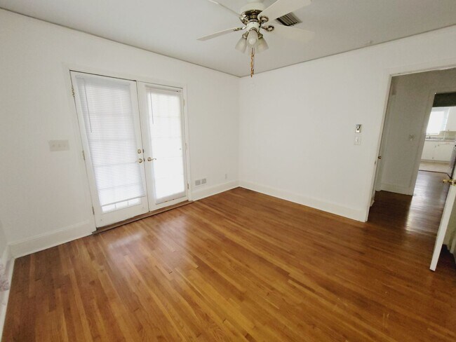 Building Photo - Spacious 3-Bed, 2-Bath Brick Ranch Home for Rent – Woodlawn Rd, Near Park Rd