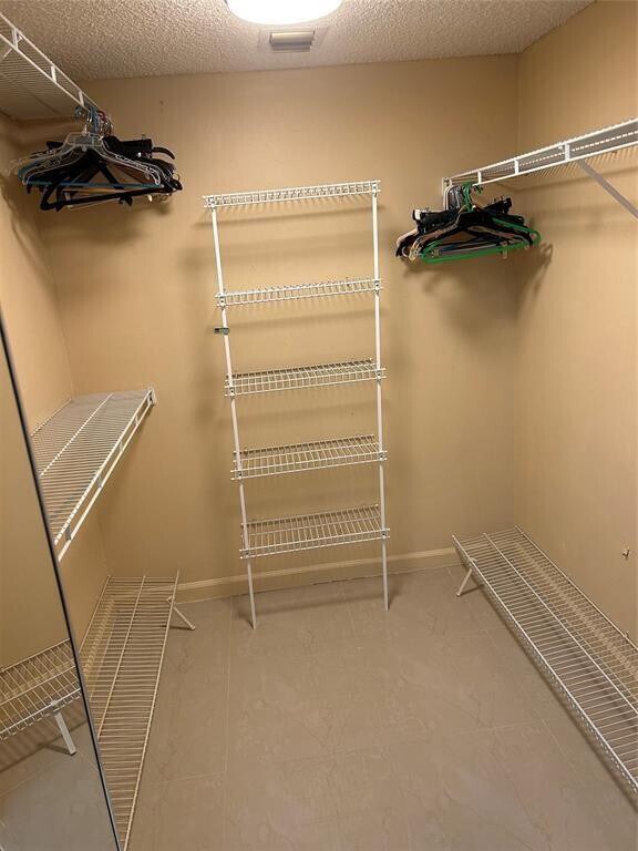 Building Photo - 7214 S Devon Dr