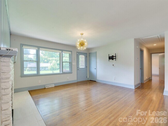 Building Photo - 3921 Sheffield Dr