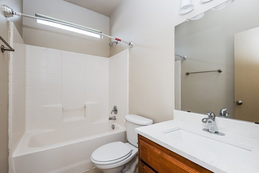 Building Photo - 9925 Fressia Ln
