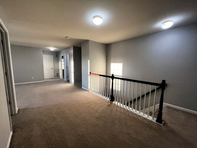 Building Photo - Gorgeous 4 Bedroom, 2 1/2 Bathroom Home in...