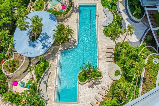 Building Photo - 2669 S Bayshore Dr