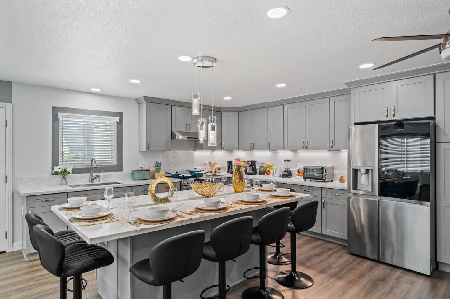 Building Photo - 10983 Parkdale Ave