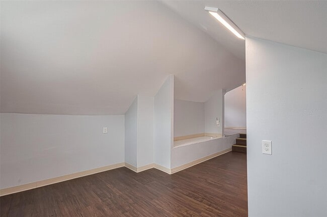 Building Photo - 845 Columbia St