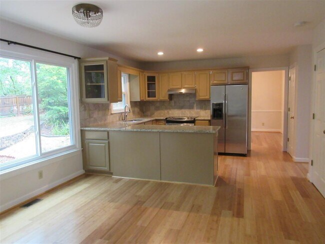 Building Photo - 4635 Villa Chase Dr NE