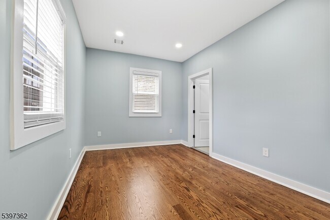 Building Photo - 8 Essex St