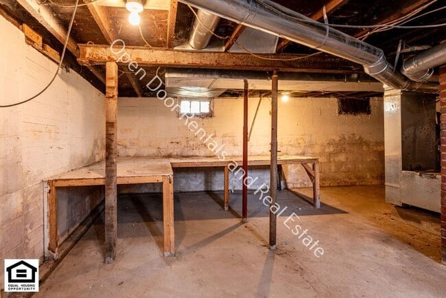 Building Photo - 1409 W King St