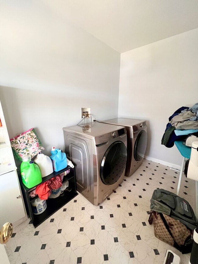 Building Photo - 1154 Spring Orchard Dr