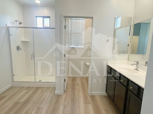 Building Photo - 1365 W Bluejay Dr