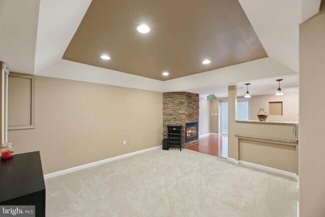 Building Photo - 2042 Clarkson Dr