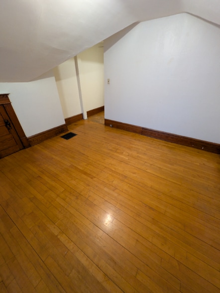 Building Photo - 928 E Grand Ave