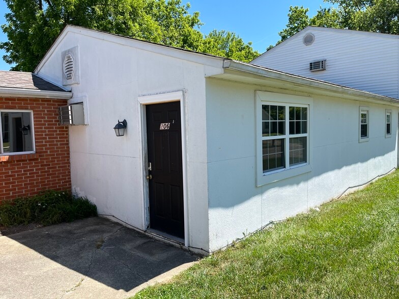 Building Photo - 206 Homestead Ave
