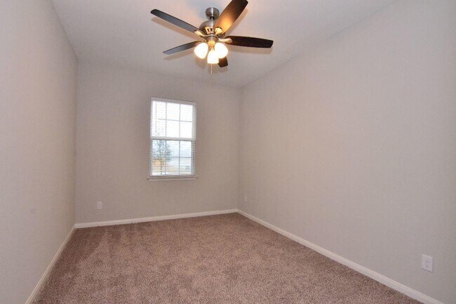Building Photo - 146 Star Spangled Dr
