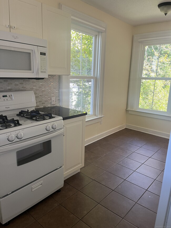 Building Photo - 896 Quinnipiac Ave