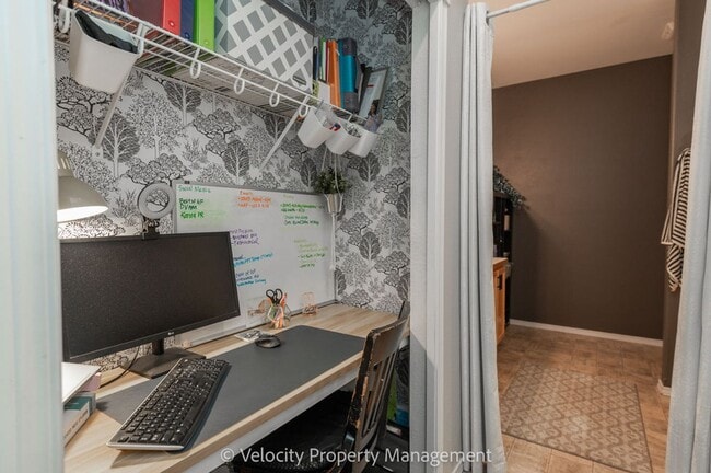 Building Photo - Single Level SW Redmond Home!