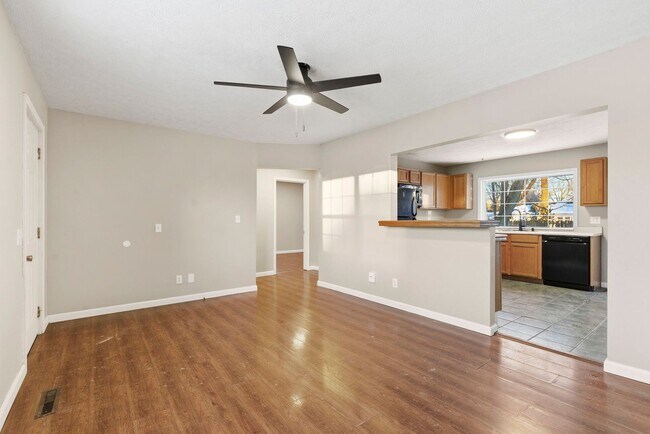 Building Photo - 3 Bedroom | 2 Bathroom | Nixa MO| Fenced Back Yard! | Nixa Schools!