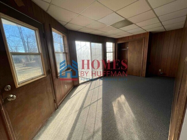 Building Photo - Two Bedroom House | Detached Garage | Depo...