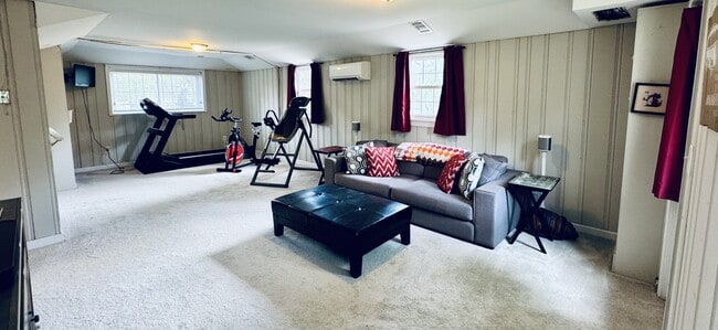 Building Photo - 2640 Varner Dr NE