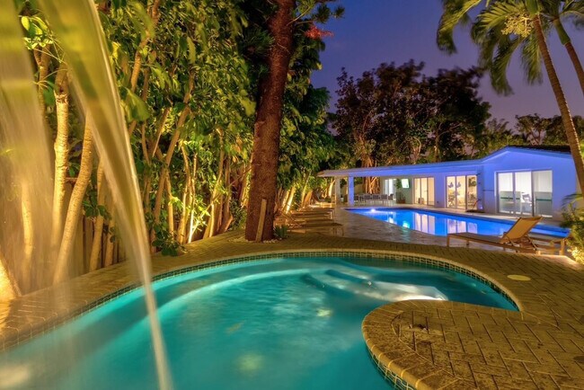 Primary Photo - 1800 Admirals Way