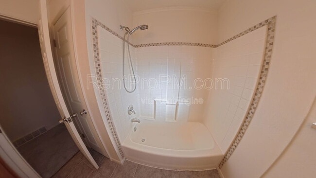 Building Photo - 1028 Skyline Dr