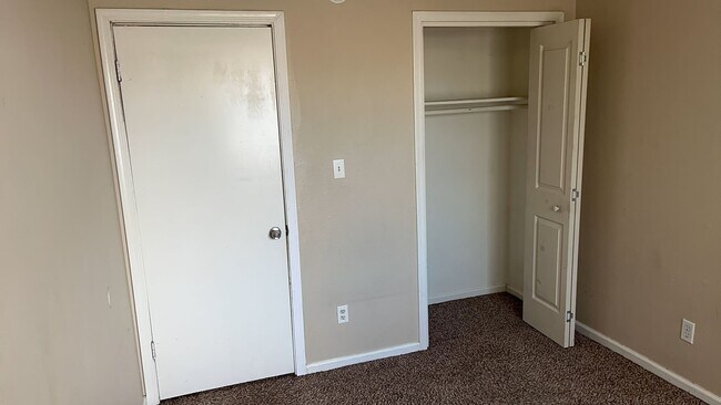 Building Photo - Condo in HALLCRAFT VILLAS EAST