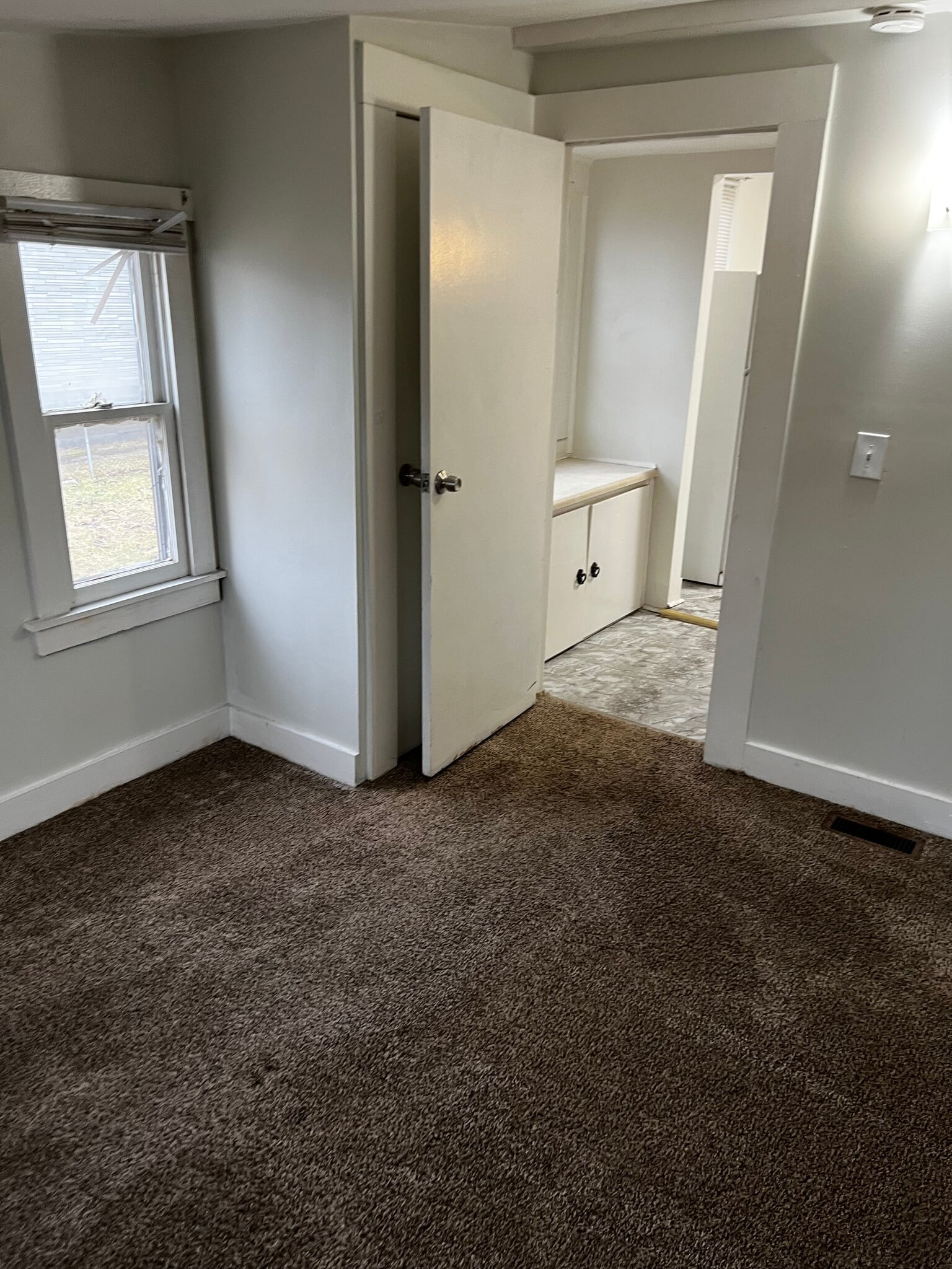 Building Photo - 19 E James St