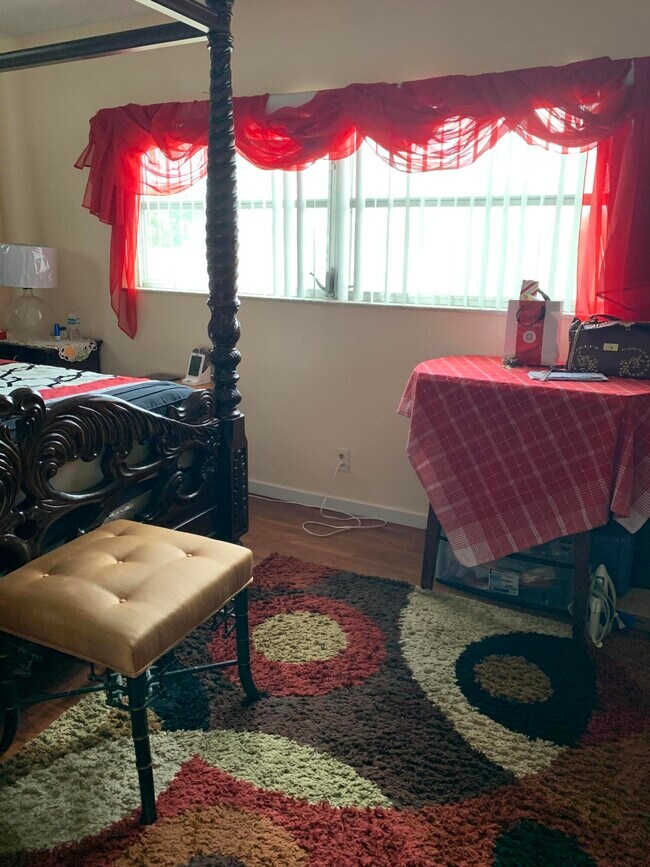 Building Photo - 7887 Golf Cir Dr