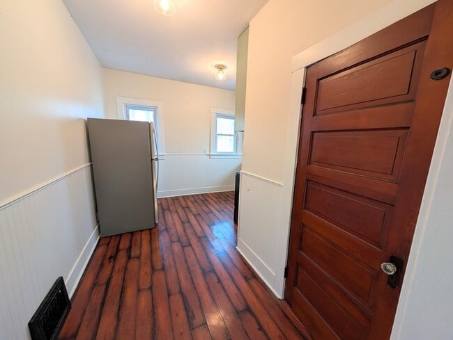 Building Photo - 1015 A Ave E