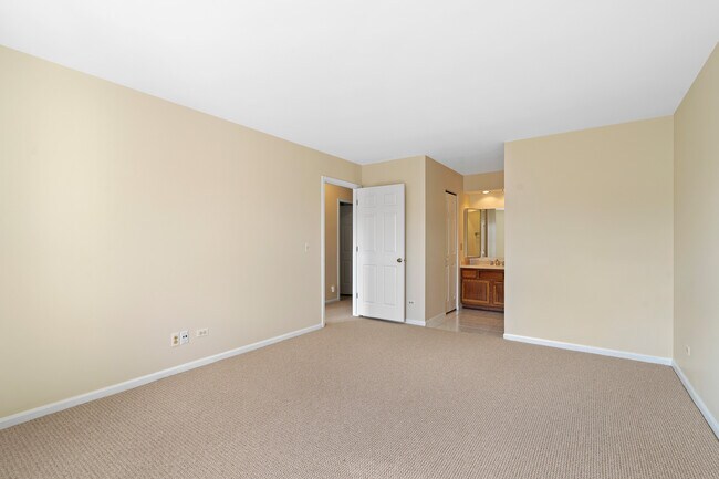 MASTER BEDROOM - 1282 N Streamwood Ln