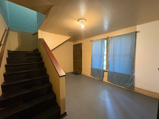 Building Photo - 2731-2732 Valley Ridge Rd